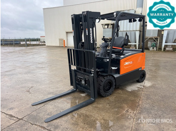 Electric forklift DOOSAN
