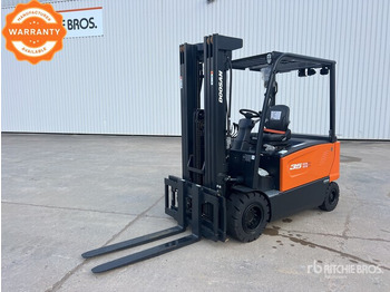 Electric forklift DOOSAN