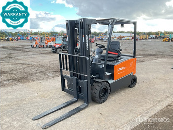 Electric forklift DOOSAN