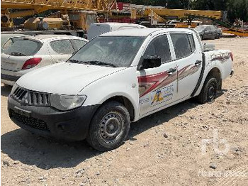 Pickup truck MITSUBISHI L200