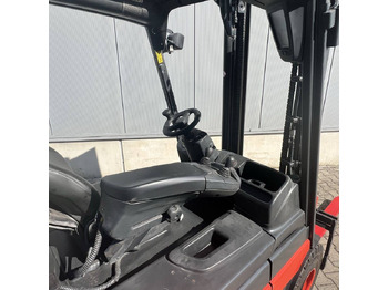 Electric forklift Linde E30 (387): picture 3 Electric forklift Linde E30 (387): picture 3
