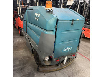 Scrubber dryer