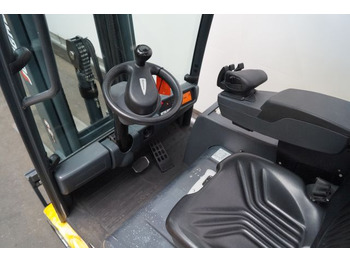 Electric forklift Jungheinrich EFG215: picture 3