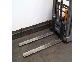 Stacker Jungheinrich ERG212: picture 3 Stacker Jungheinrich ERG212: picture 3