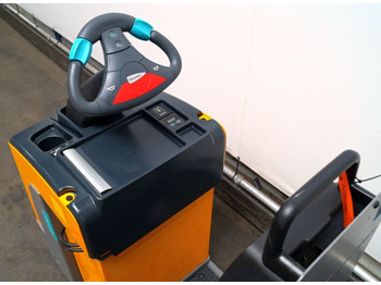 Tow tractor Jungheinrich EZS130: picture 3 Tow tractor Jungheinrich EZS130: picture 3