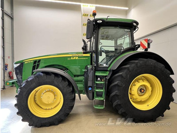 Farm tractor John Deere 8270R: picture 4