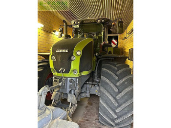 Farm tractor CLAAS Axion 920