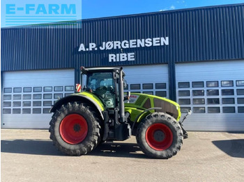 Farm tractor CLAAS Axion 930