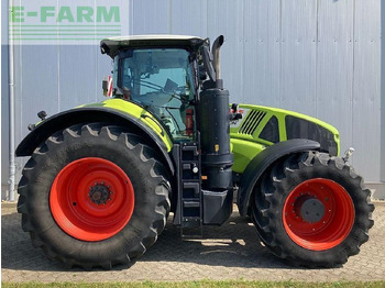 Farm tractor CLAAS Axion 930