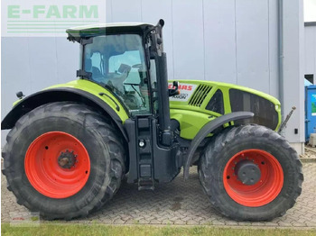 Farm tractor CLAAS Axion 930