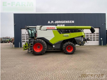 Combine harvester CLAAS Lexion