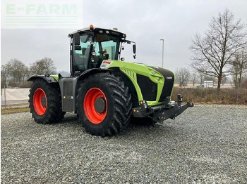 Farm tractor CLAAS Xerion 4000