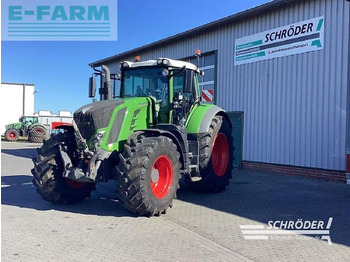 Farm tractor FENDT 824 Vario