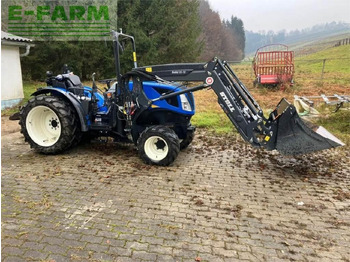 Farm tractor NEW HOLLAND T4