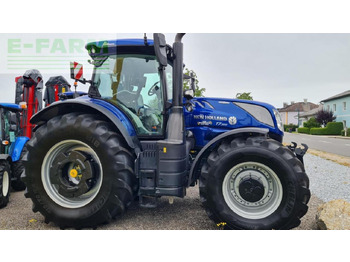Farm tractor NEW HOLLAND T7