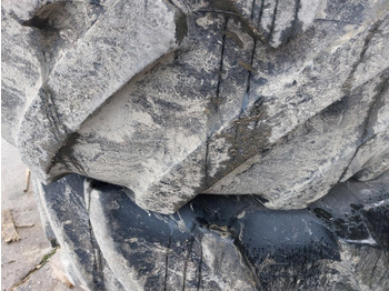 Wheels and tires Continental 900/60R38  750/55R30  John Deere 8335R 8430 8530: picture 3