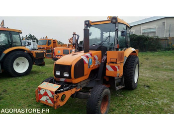 Farm tractor RENAULT