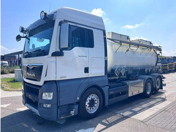 Vacuum truck MAN TGX 26.560