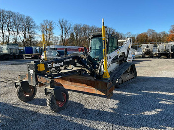 Compact track loader BOBCAT