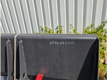 Wheel loader EURON STEEL S.R.O. EARTH BUCKET COMPLETE WITH TEETH - 2100 MM - 1.3 CBM: picture 2