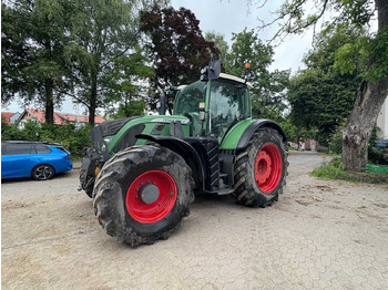 Farm tractor FENDT 724 Vario