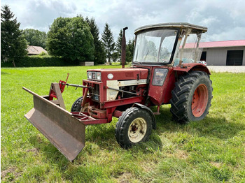 Farm tractor INTERNATIONAL