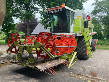 Combine harvester CLAAS Dominator