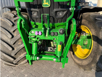Farm tractor John Deere 6R 155: picture 4