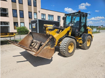 Wheel loader CATERPILLAR 908M