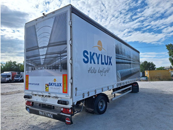 Curtainsider semi-trailer