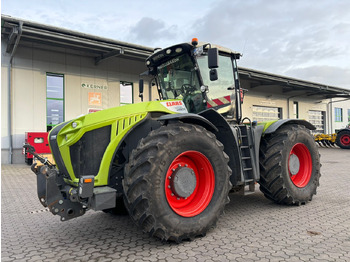 Farm tractor CLAAS Xerion
