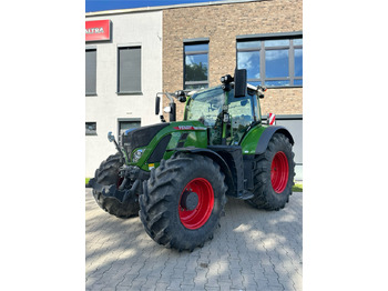 Farm tractor FENDT 724 Vario