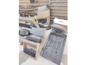 New Bumper for Truck Mercedes-Benz ACTROS AROCS: picture 4 New Bumper for Truck Mercedes-Benz ACTROS AROCS: picture 4
