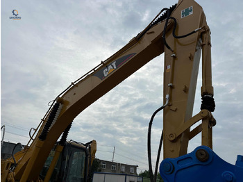 Crawler excavator CAT 320CL with hammer: picture 5