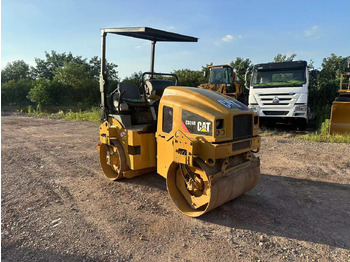 Roller CATERPILLAR CB24B