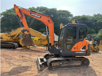 Crawler excavator DOOSAN DX60: picture 3