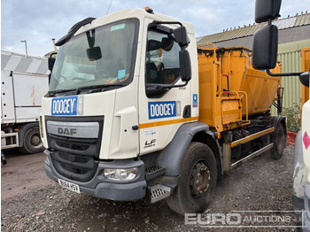 Asphalt distributor DAF