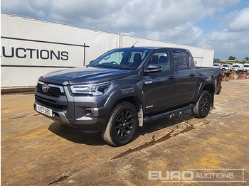 Pickup truck TOYOTA Hilux