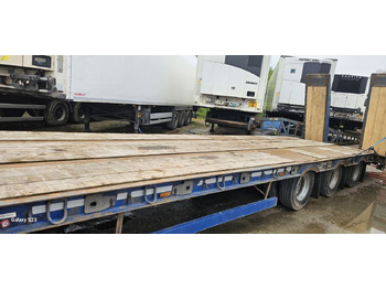 Low loader semi-trailer