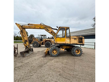 Wheel excavator MASSEY FERGUSON