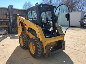 Skid steer loader CATERPILLAR 226D