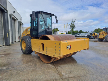 Compactor CATERPILLAR