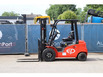 Electric forklift