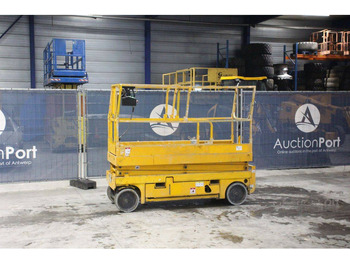 Scissor lift HAULOTTE Compact 8