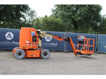 Articulated boom JLG