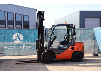 Diesel forklift TOYOTA FDF 30