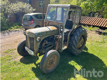 Farm tractor MASSEY FERGUSON