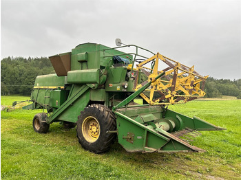 Combine harvester JOHN DEERE
