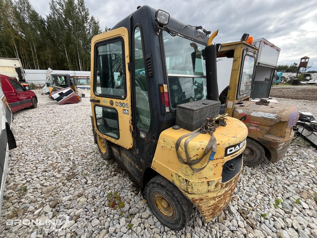 2005 Daewoo D30S-3 tõstuk - Diesel forklift: picture 4 2005 Daewoo D30S-3 tõstuk - Diesel forklift: picture 4
