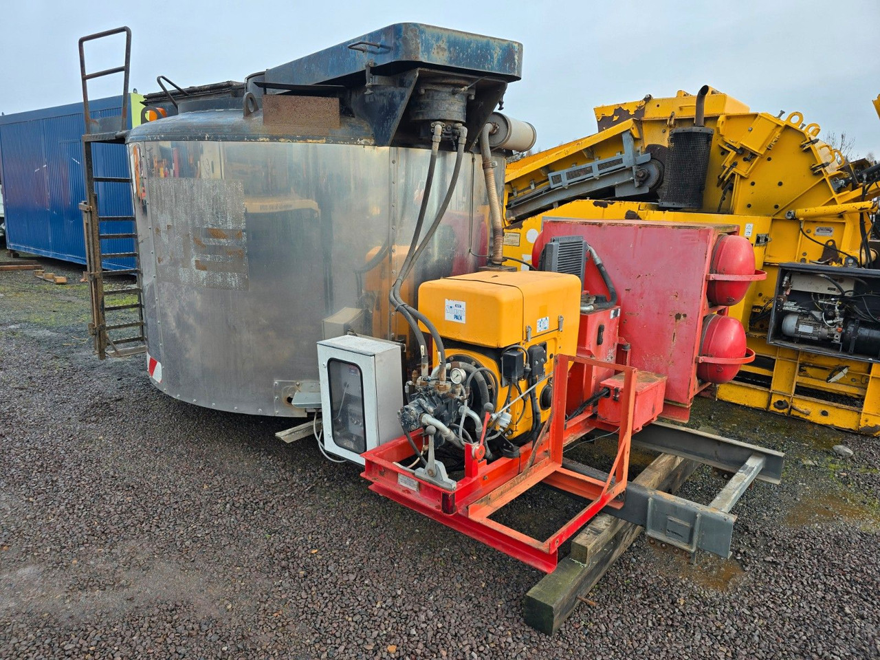 Asphaltkocher R. Kolberg ATK H 12 Baujahr 2010 - Asphalt machine: picture 1 Asphaltkocher R. Kolberg ATK H 12 Baujahr 2010 - Asphalt machine: picture 1